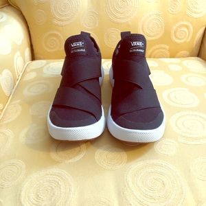 Vans ultra range shoe (black) size 8